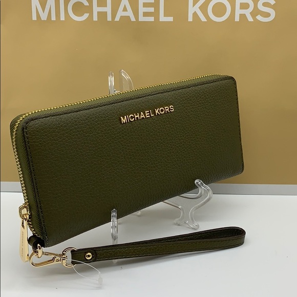 MICHAEL KORS JET SET TRAVEL LG TRVL CONTINENTAL OLIVE COLOR - Picture 2 of 15